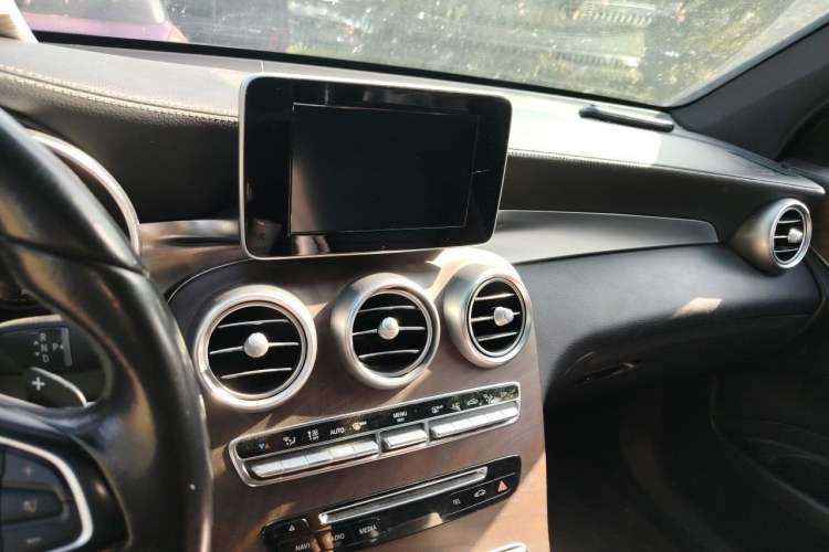 Used Mercedes-Benz GLC 2019 GLC 300 L 4MATIC Dynamic Model Audio And AC Panel