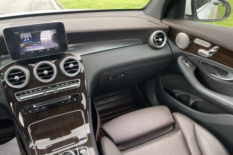 Used Mercedes-Benz GLC 2019 Facelift GLC 260 L 4MATIC Luxury Model Audio And AC Panel