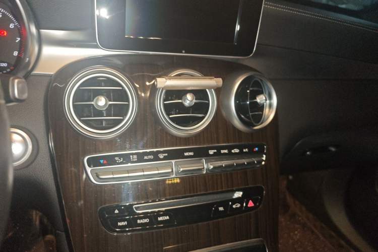 Used Mercedes-Benz GLC 2019 GLC 260 L 4MATIC Dynamic Model Audio And AC Panel
