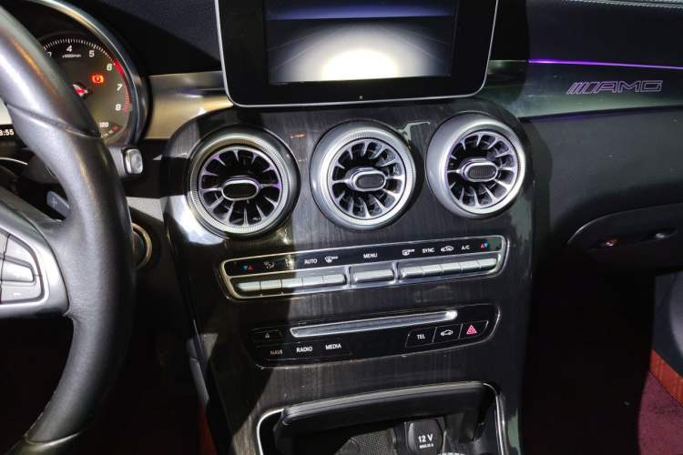 Used Mercedes-Benz GLC 2019 GLC 260 4MATIC Dynamic Edition Audio And AC Panel