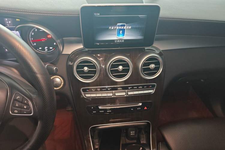 Used Mercedes-Benz GLC 2019 GLC 260 L 4MATIC Dynamic Model Audio And AC Panel