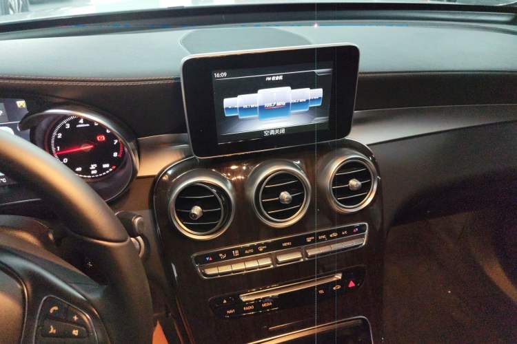 Used Mercedes-Benz GLC 2019 Facelift GLC 260 L 4MATIC Luxury Model Audio And AC Panel