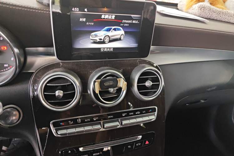 Used Mercedes-Benz GLC 2019 Facelift GLC 260 L 4MATIC Luxury Model Audio And AC Panel