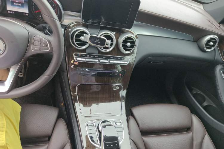 Used Mercedes-Benz GLC 2019 GLC 260 L 4MATIC Dynamic Model Audio And AC Panel