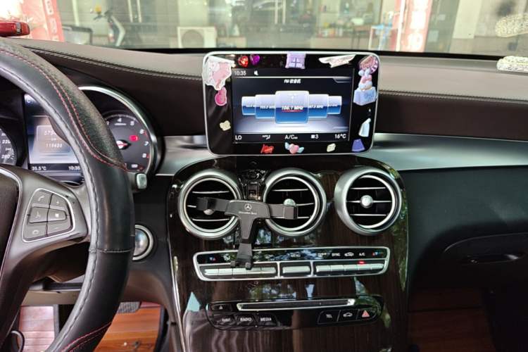 Used Mercedes-Benz GLC 2019 GLC 260 L 4MATIC Dynamic Model Audio And AC Panel