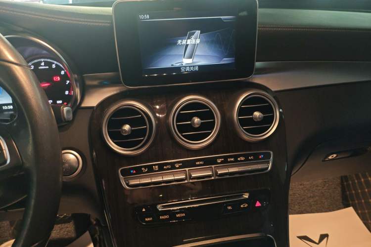 Used Mercedes-Benz GLC 2019 Facelift GLC 260 L 4MATIC Luxury Model Audio And AC Panel