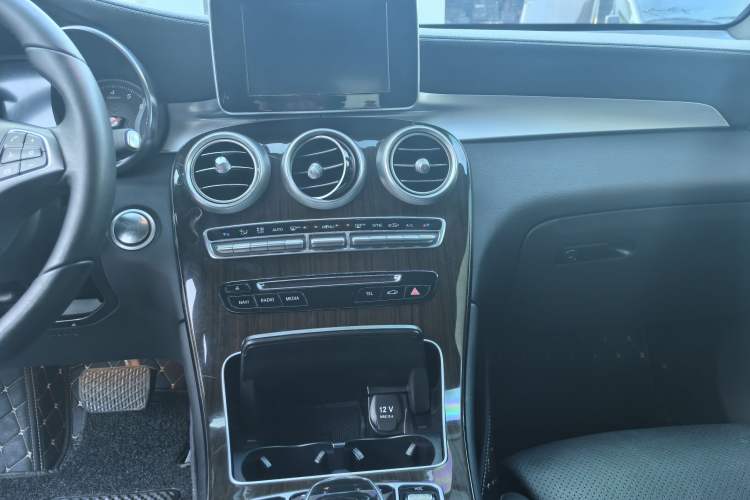 Used Mercedes-Benz GLC 2019 GLC 260 L 4MATIC Dynamic Model Audio And AC Panel