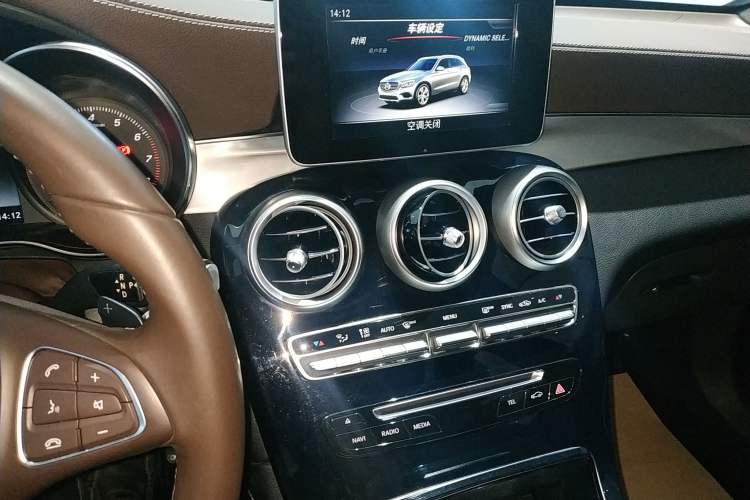 Used Mercedes-Benz GLC 2019 GLC 200 L 4MATIC Audio And AC Panel