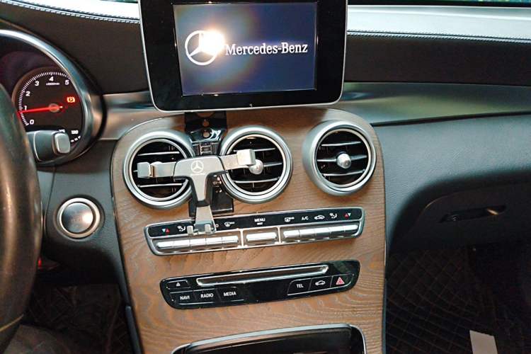Used Mercedes-Benz GLC 2019 GLC 300 L 4MATIC Dynamic Model Audio And AC Panel