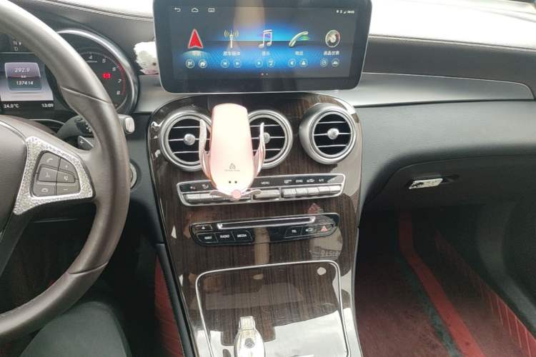 Used Mercedes-Benz GLC 2019 Facelift GLC 260 L 4MATIC Luxury Model Audio And AC Panel