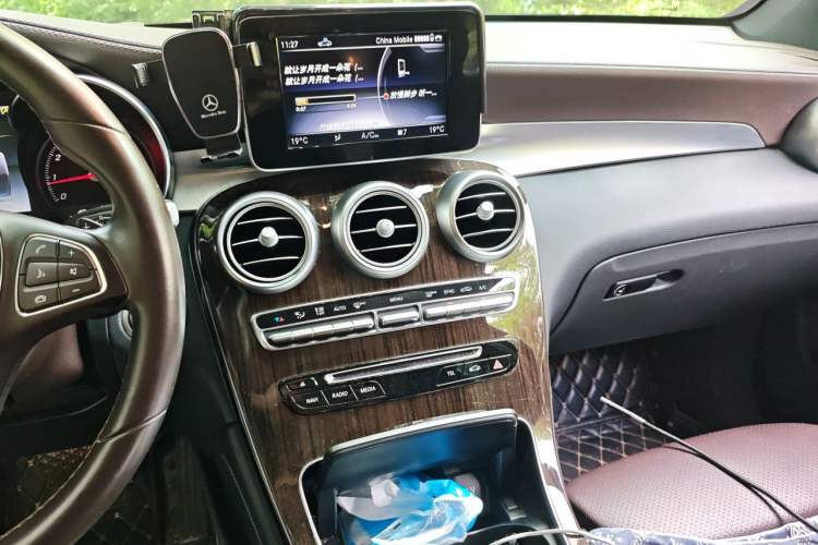Used Mercedes-Benz GLC 2019 GLC 260 L 4MATIC Dynamic Model Audio And AC Panel