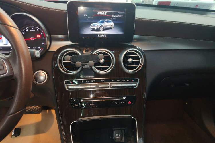 Used Mercedes-Benz GLC 2019 Facelift GLC 260 L 4MATIC Luxury Model Audio And AC Panel
