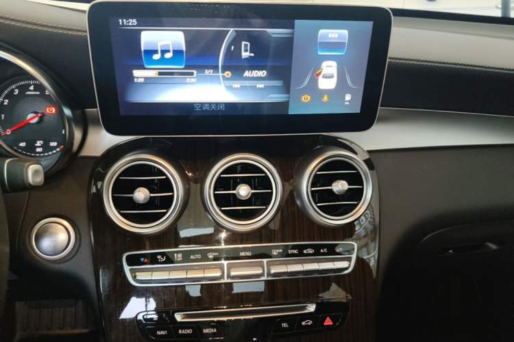 Used Mercedes-Benz GLC 2019 Facelift GLC 260 L 4MATIC Luxury Model Audio And AC Panel