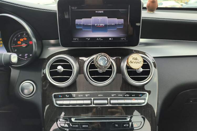Used Mercedes-Benz GLC 2019 Facelift GLC 260 L 4MATIC Luxury Model Audio And AC Panel