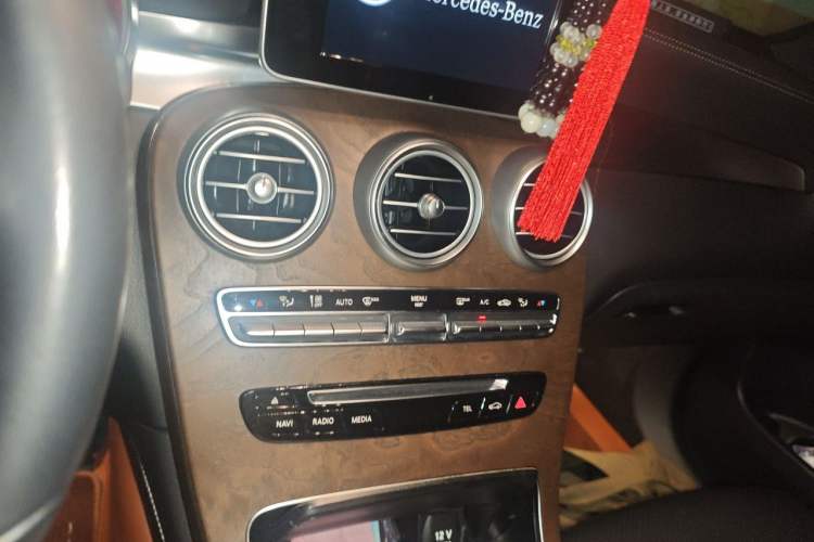 Used Mercedes-Benz GLC 2019 GLC 300 L 4MATIC Dynamic Model Audio And AC Panel