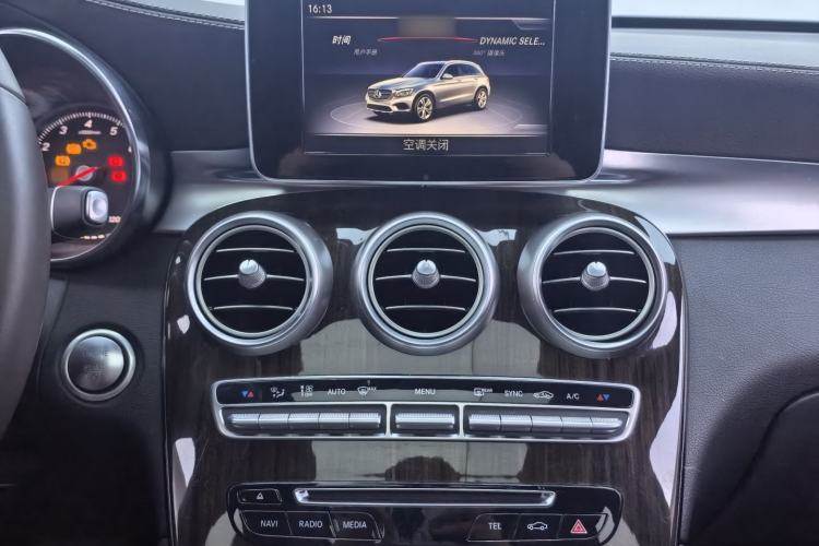 Used Mercedes-Benz GLC 2019 Facelift GLC 260 L 4MATIC Luxury Model Audio And AC Panel