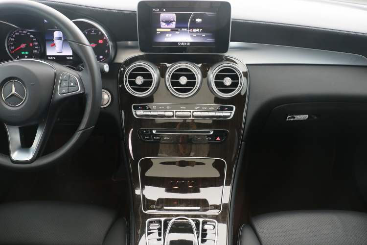Used Mercedes-Benz GLC 2019 GLC 260 4MATIC Luxury Model Audio And AC Panel