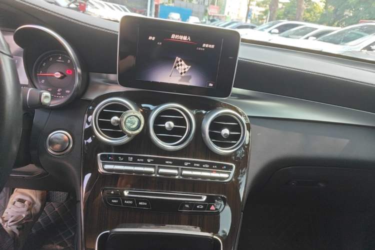 Used Mercedes-Benz GLC 2019 GLC 260 L 4MATIC Dynamic Model Audio And AC Panel