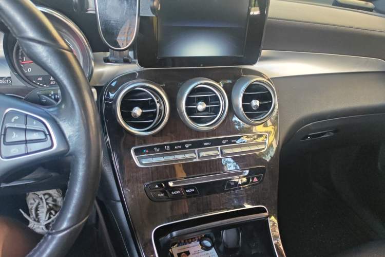 Used Mercedes-Benz GLC 2019 GLC 260 L 4MATIC Dynamic Model Audio And AC Panel
