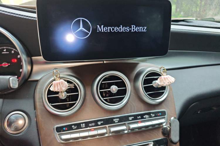 Used Mercedes-Benz GLC 2019 GLC 300 L 4MATIC Dynamic Model Audio And AC Panel