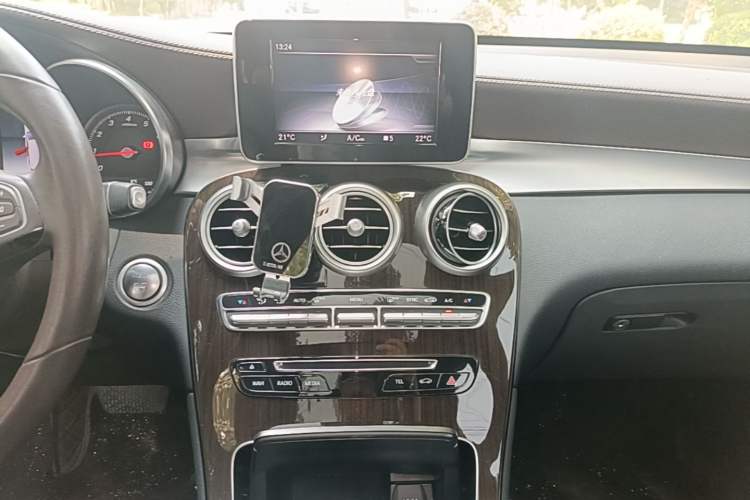 Used Mercedes-Benz GLC 2019 Facelift GLC 260 L 4MATIC Luxury Model Audio And AC Panel