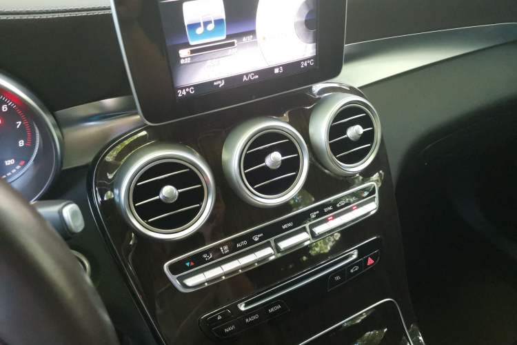Used Mercedes-Benz GLC 2019 GLC 260 L 4MATIC Dynamic Model Audio And AC Panel