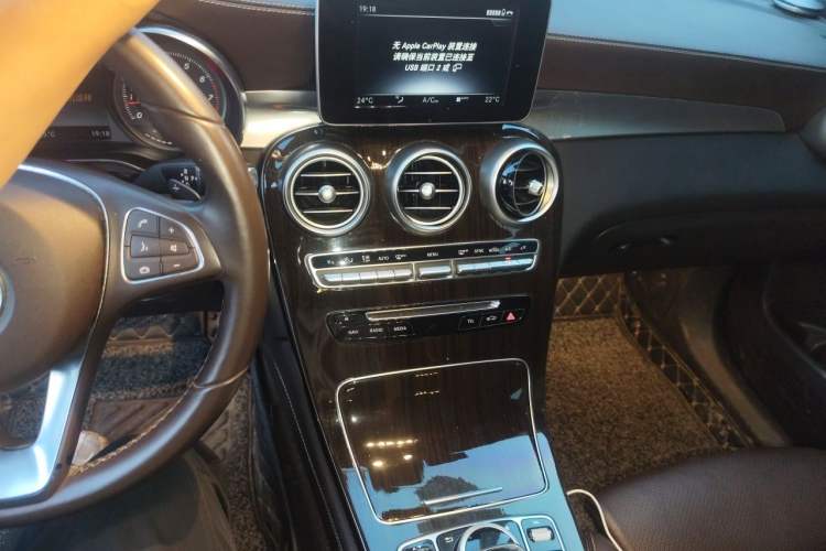 Used Mercedes-Benz GLC 2019 Facelift GLC 260 L 4MATIC Luxury Model Audio And AC Panel