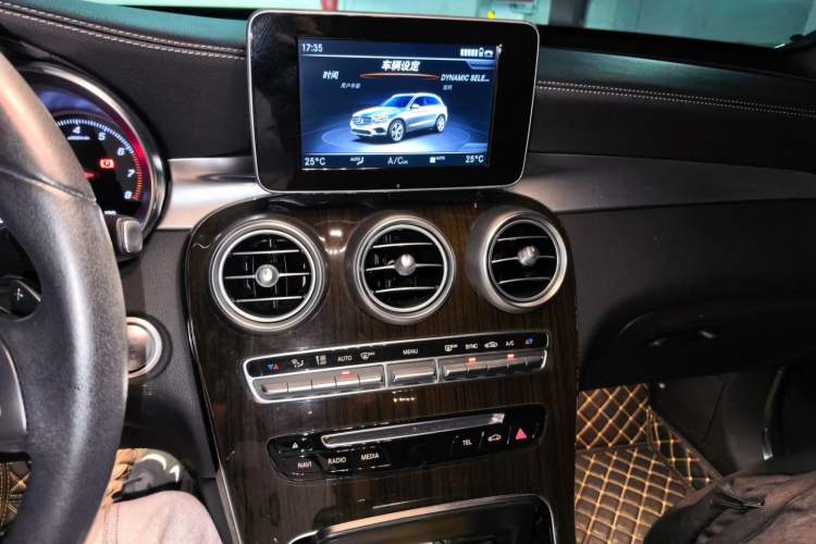 Used Mercedes-Benz GLC 2019 GLC 260 L 4MATIC Dynamic Model Audio And AC Panel