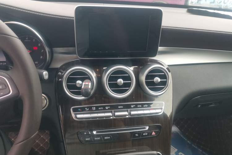 Used Mercedes-Benz GLC 2019 Facelift GLC 260 L 4MATIC Luxury Model Audio And AC Panel