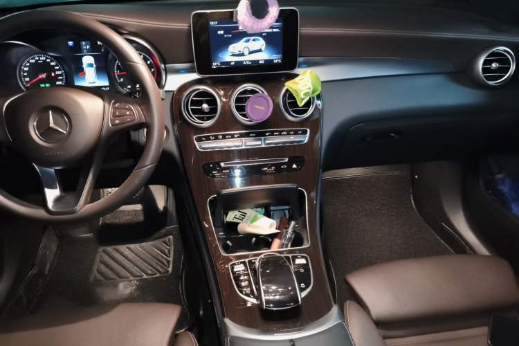 Used Mercedes-Benz GLC 2019 GLC 260 L 4MATIC Dynamic Model Audio And AC Panel