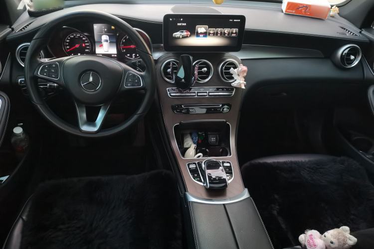Used Mercedes-Benz GLC 2019 GLC 300 L 4MATIC Dynamic Model Center Console