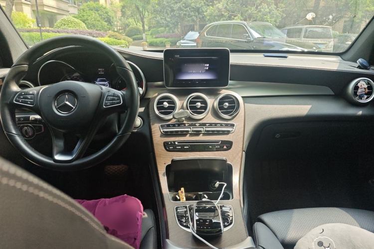 Used Mercedes-Benz GLC 2019 GLC 300 L 4MATIC Dynamic Model Center Console