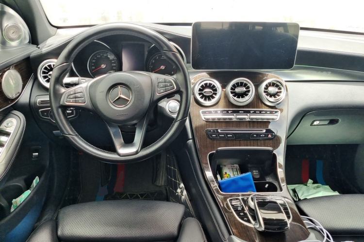 Used Mercedes-Benz GLC 2019 GLC 260 L 4MATIC Dynamic Model Center Console