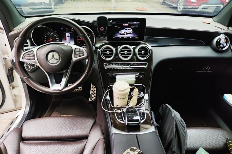 Used Mercedes-Benz GLC 2019 GLC 260 4MATIC Luxury Model Center Console