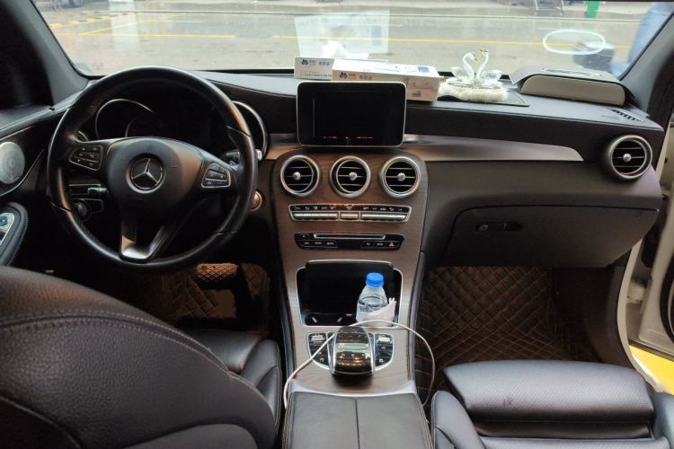 Used Mercedes-Benz GLC 2019 GLC 300 L 4MATIC Dynamic Model Center Console