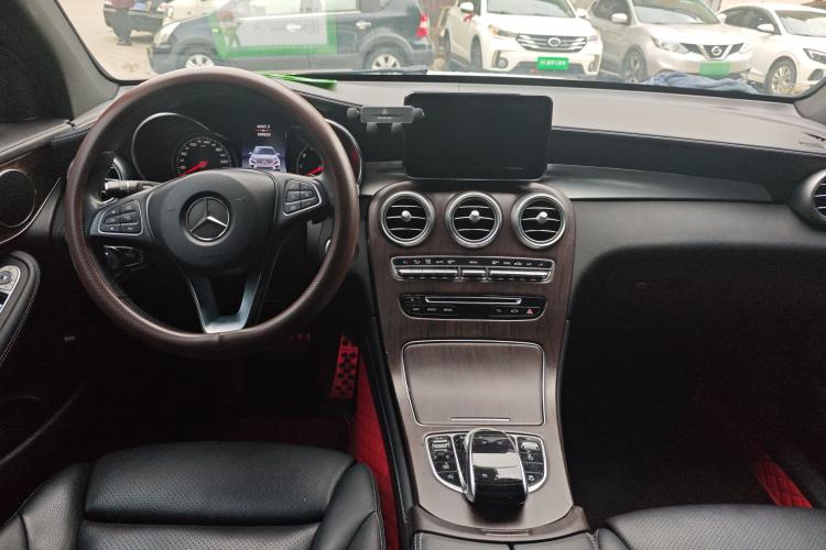 Used Mercedes-Benz GLC 2019 GLC 260 4MATIC Luxury Model Center Console