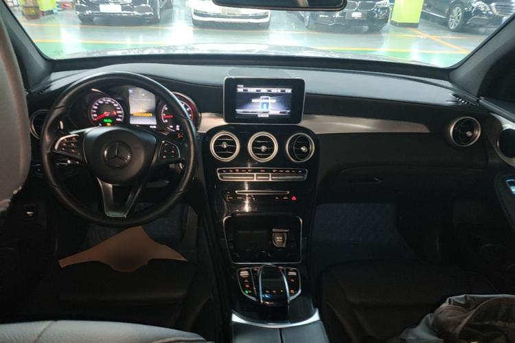 Used Mercedes-Benz GLC 2019 GLC 200 L 4MATIC Center Console