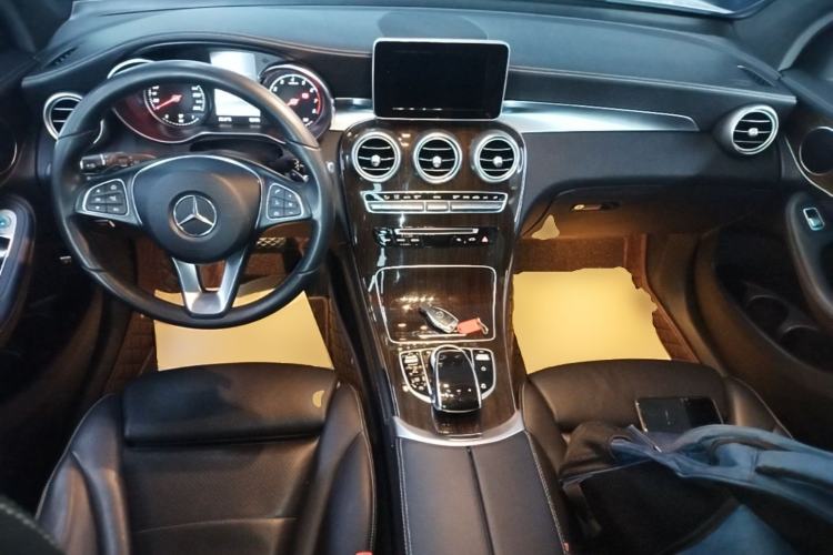 Used Mercedes-Benz GLC 2019 GLC 260 L 4MATIC Dynamic Model Center Console
