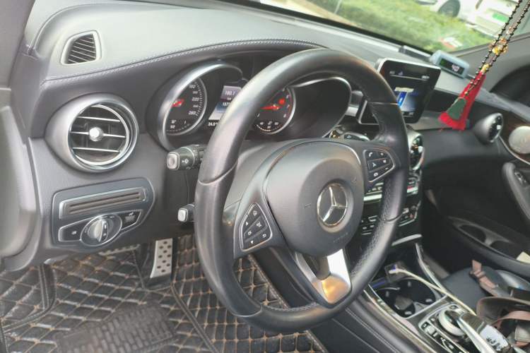 Used Mercedes-Benz GLC 2019 GLC 260 L 4MATIC Dynamic Model Center Console