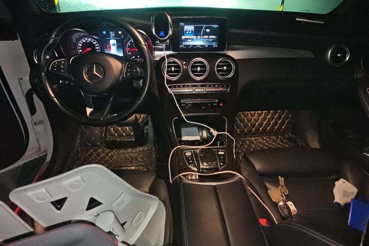 Used Mercedes-Benz GLC 2019 GLC 260 L 4MATIC Dynamic Model Center Console