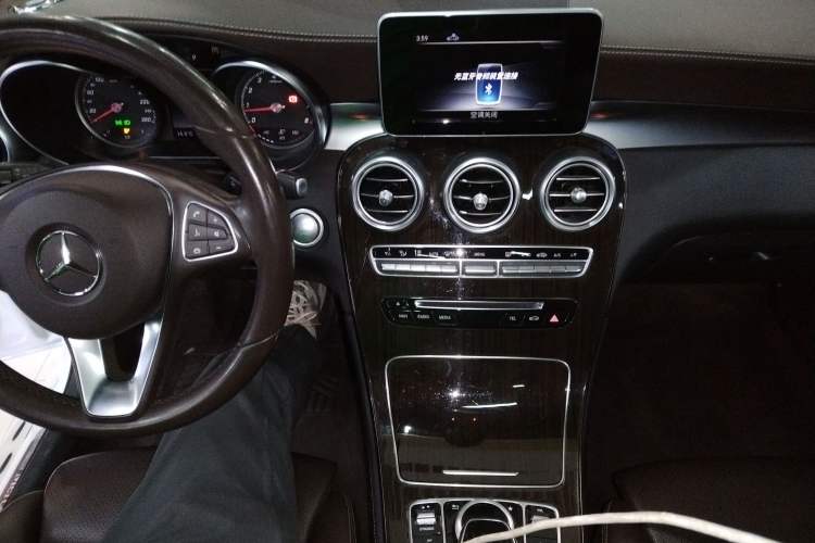 Used Mercedes-Benz GLC 2019 GLC 260 L 4MATIC Dynamic Model Center Console