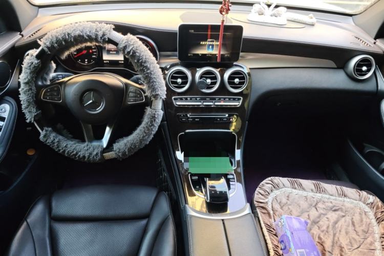 Used Mercedes-Benz GLC 2019 GLC 260 4MATIC Luxury Model Center Console