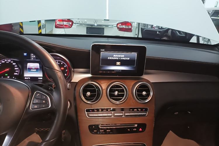Used Mercedes-Benz GLC 2019 GLC 300 L 4MATIC Dynamic Model Center Console