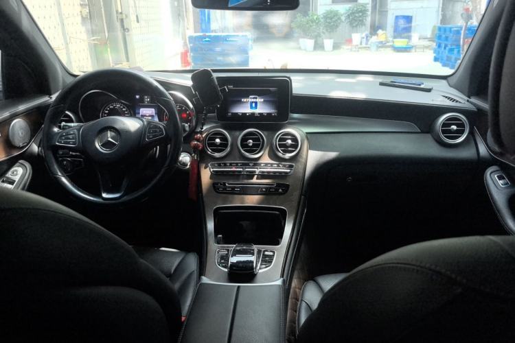 Used Mercedes-Benz GLC 2019 Refreshed GLC 300 L 4MATIC Dynamic Edition Center Console