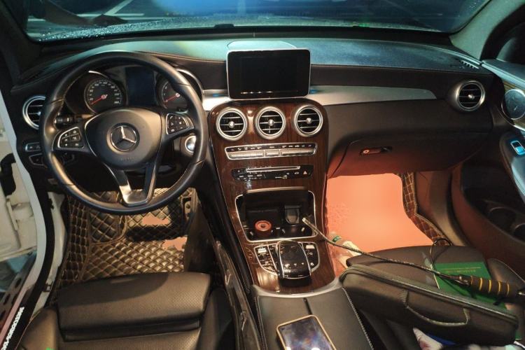 Used Mercedes-Benz GLC 2019 Facelift GLC 260 L 4MATIC Luxury Model Center Console