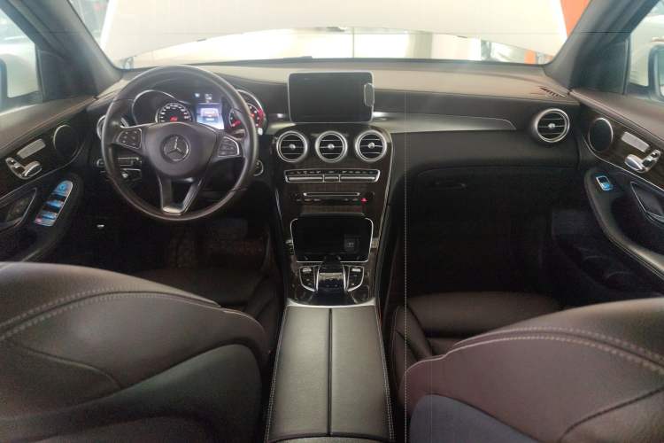 Used Mercedes-Benz GLC 2019 GLC 260 L 4MATIC Luxury Model Center Console