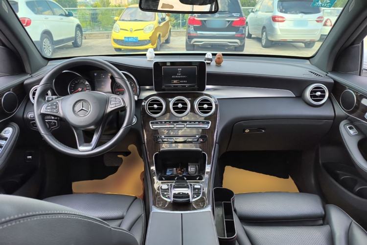 Used Mercedes-Benz GLC 2019 Facelift GLC 260 L 4MATIC Luxury Model Center Console