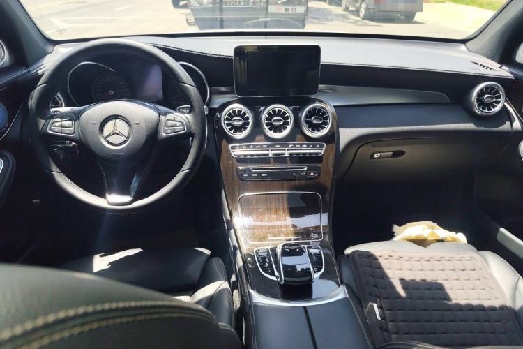 Used Mercedes-Benz GLC 2019 GLC 260 L 4MATIC Luxury Model Center Console