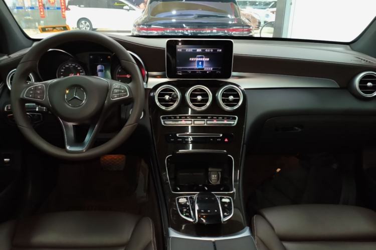 Used Mercedes-Benz GLC 2019 Facelift GLC 260 L 4MATIC Luxury Model Center Console