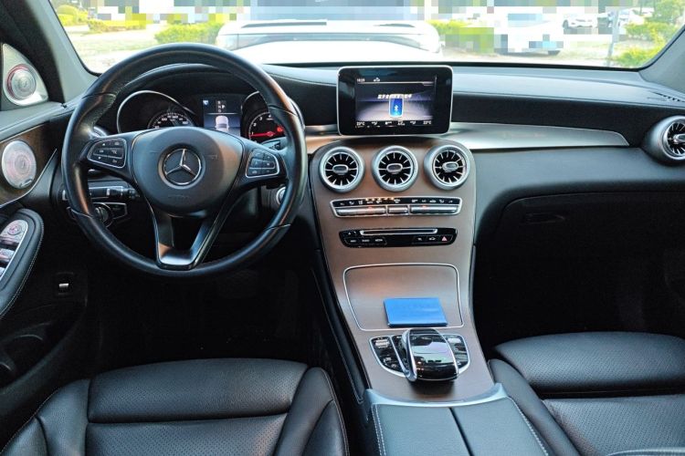 Used Mercedes-Benz GLC 2019 GLC 300 L 4MATIC Dynamic Model Center Console
